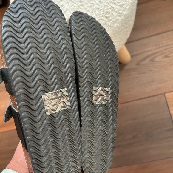 Madden Girl Black  Bryceee Footbed Sandals, Toe Ring Design Size 7 - Picture 5 of 5